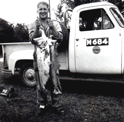 Aguaro1955copy_3Fishing  Roblecito Venezuela  Texaco Operated Petmer  Circa 1955   Thomas F