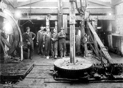 Cy Woodruff and crew in the oil fields of southern California in 1922. Working for Standard oil